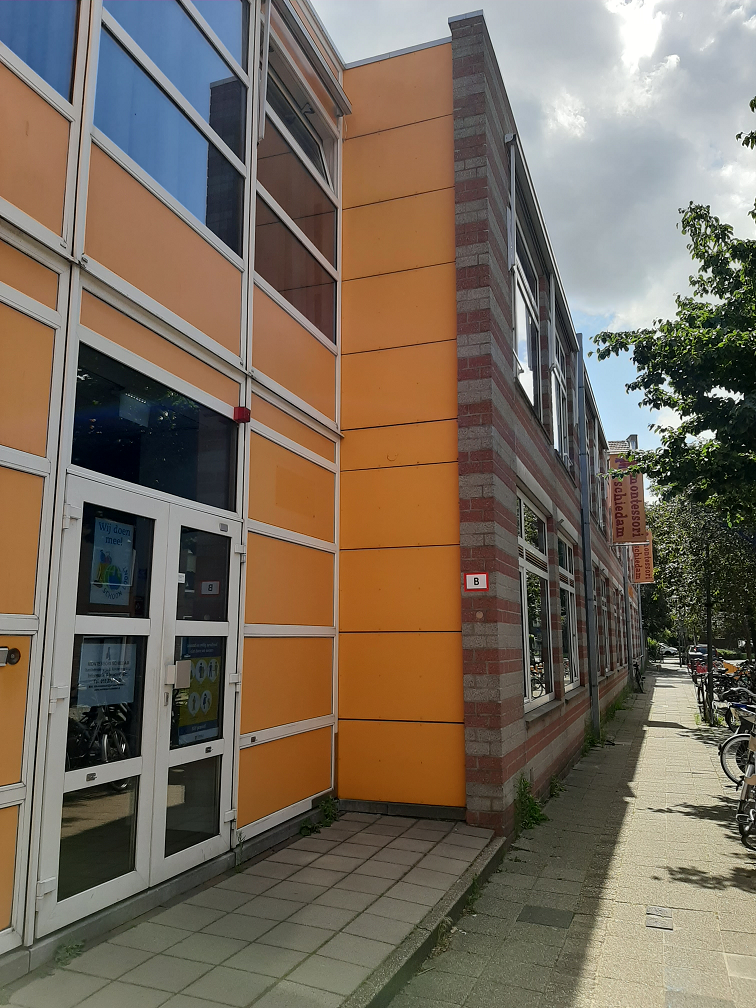 voorkant school