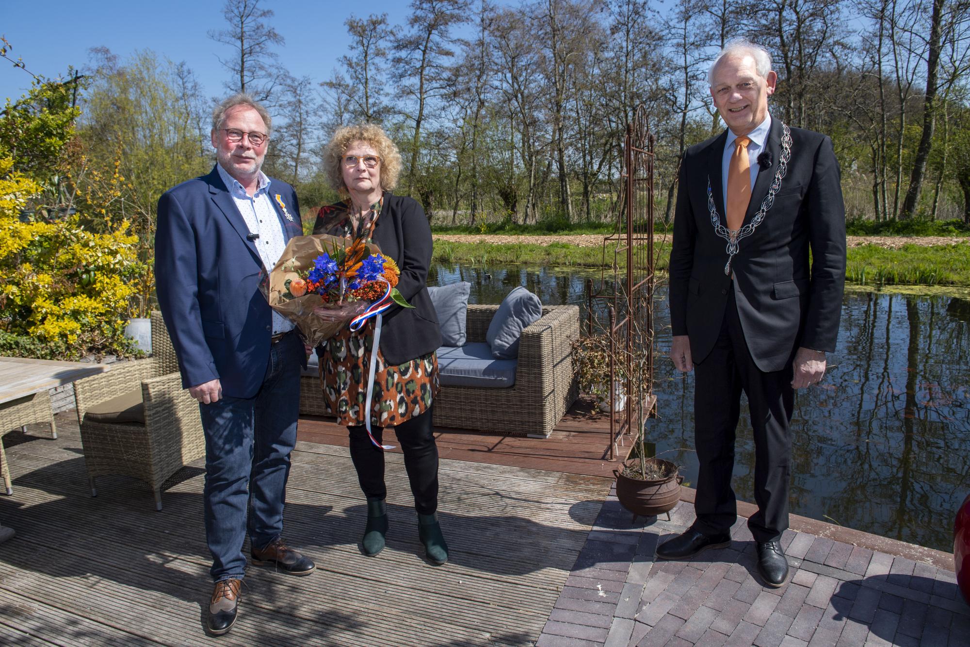 20210427 uitreiking lintje yde dragstra